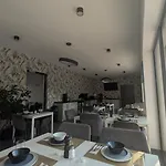 Apartahotel Paradise 3*