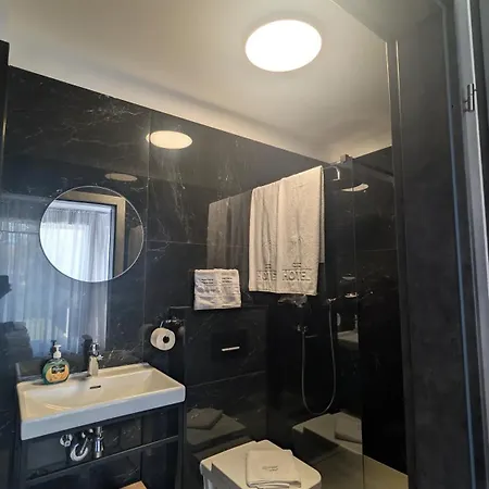 Apartmanhotel Paradise *